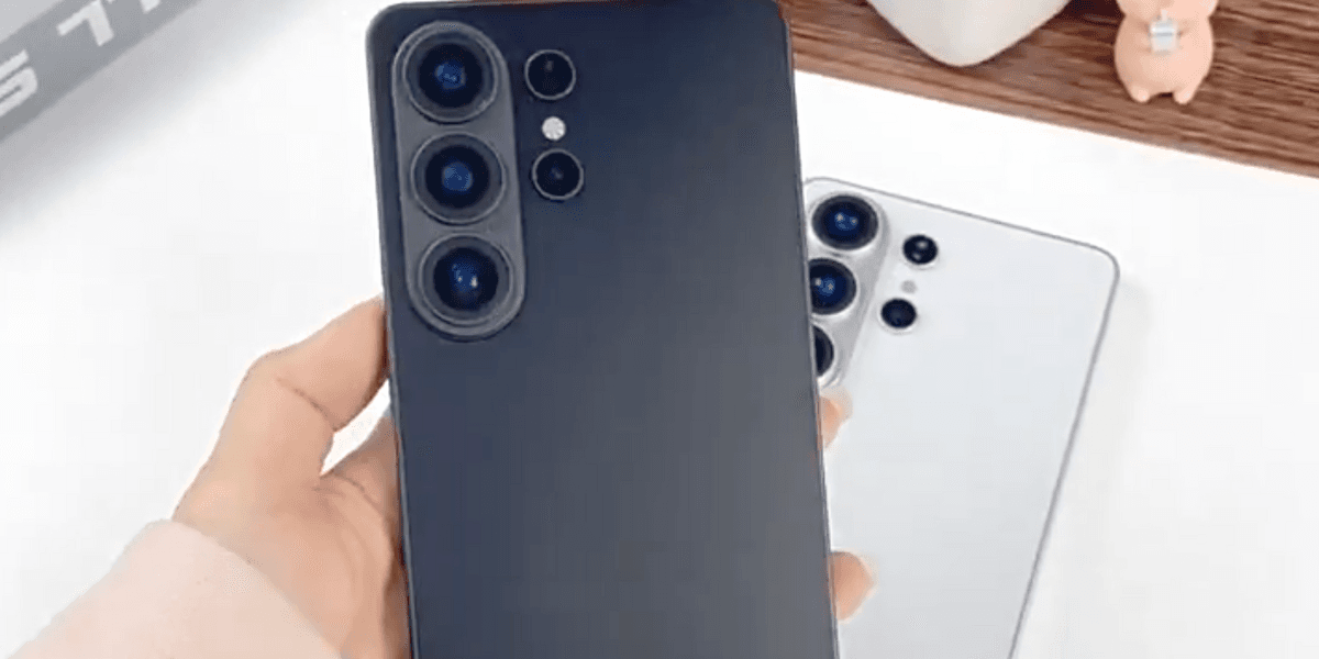 De flesta bilder är ai-genererade men denna kommer från en video som påstår att detta är en dummy. (Foto: @rockleaks på X)