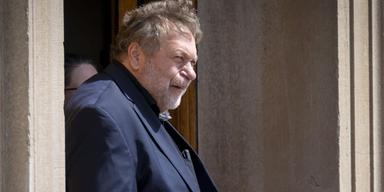 Entreprenören Torsten Janssons aktie får ett rejält lyft på Stockholmsbörsen tack vare att handelsbanken ändrat åsikt om bolaget.