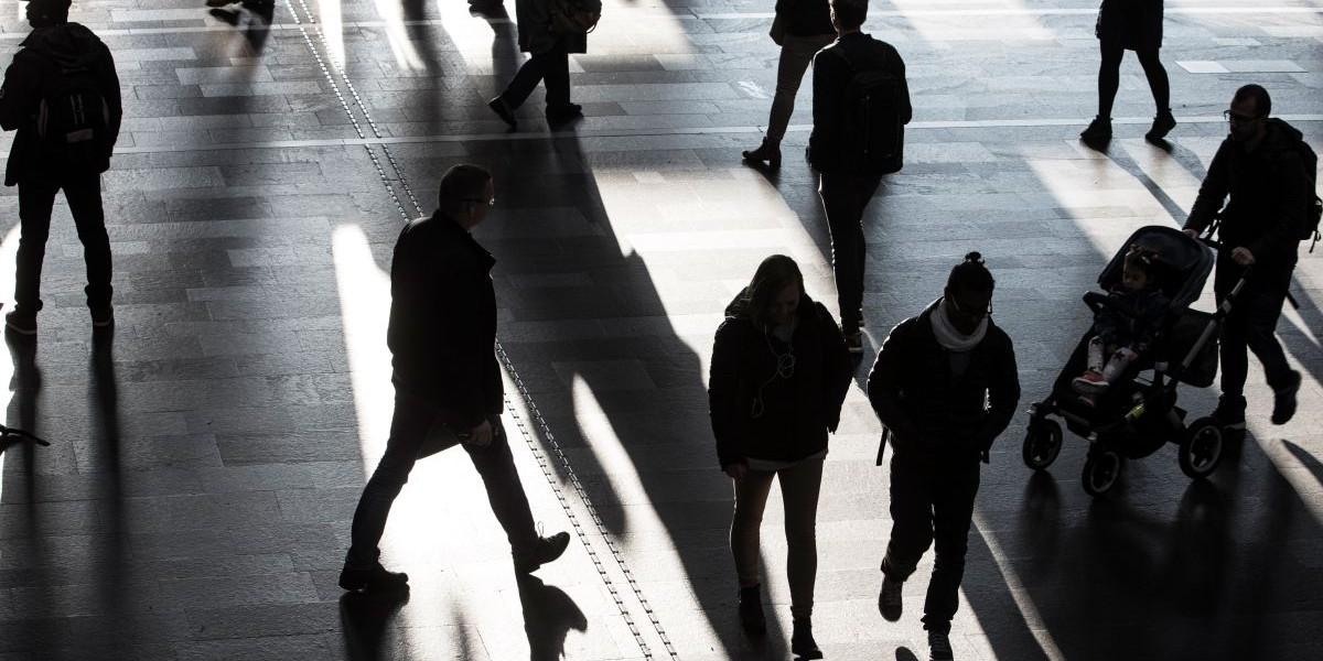 Distansarbete och pendling påverkar män och kvinnor olika