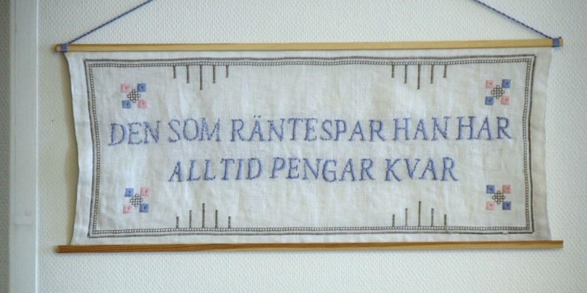 Ekonomerna oroliga när vi har pengar på banken i stället för att spendera dem