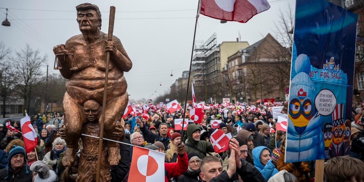 Hämndtullar kan ligga på bordet framöver. På bilden syns demonstrationer mot Trump i Köpenhamn under helgen.