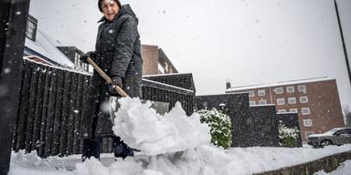 Du är skyldig skotta snö på kommunens mark enligt lag från 1868