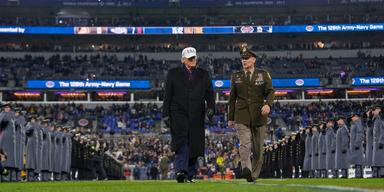 Donald Trump vill lägga ännu mer pengar på militären, genom tullarna.