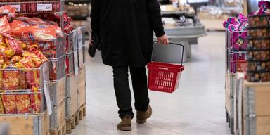 Person som handlar mat