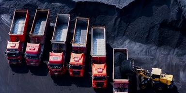 Kol är fortfarande stort i Kina som på bilden, och även i Indien, men utvecklingen håller på att förändras.