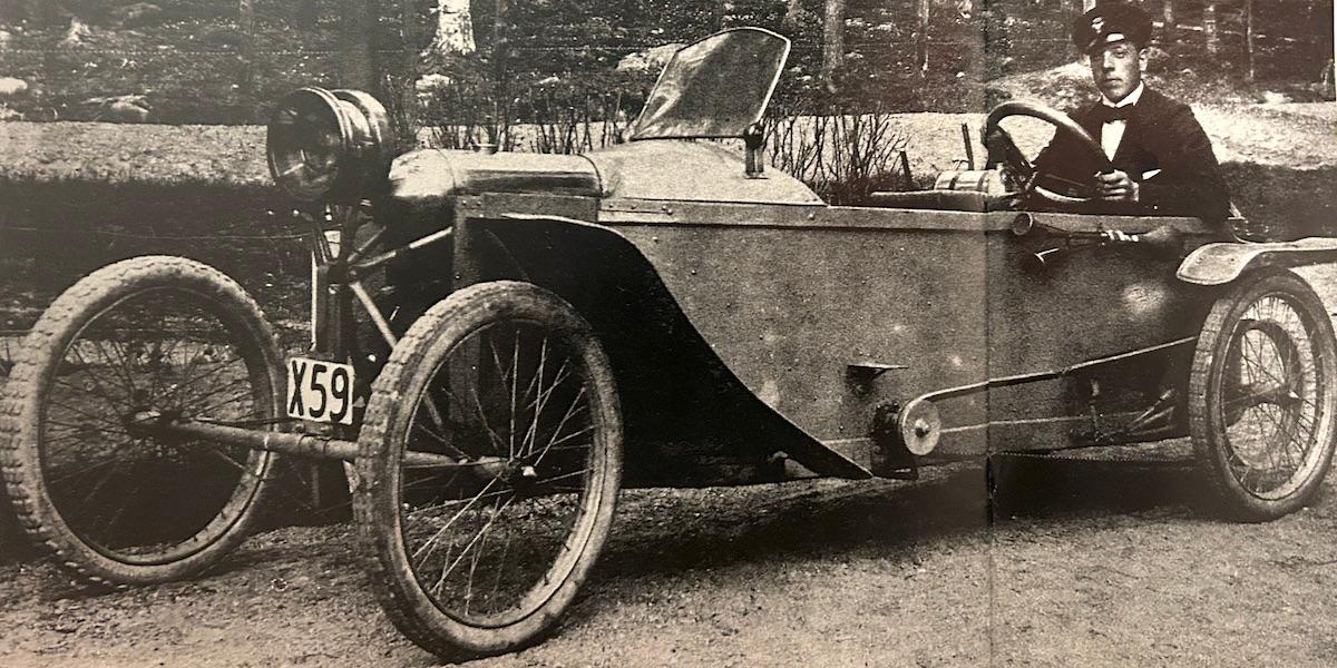 Första småbilen var en cykel på fyra hjul