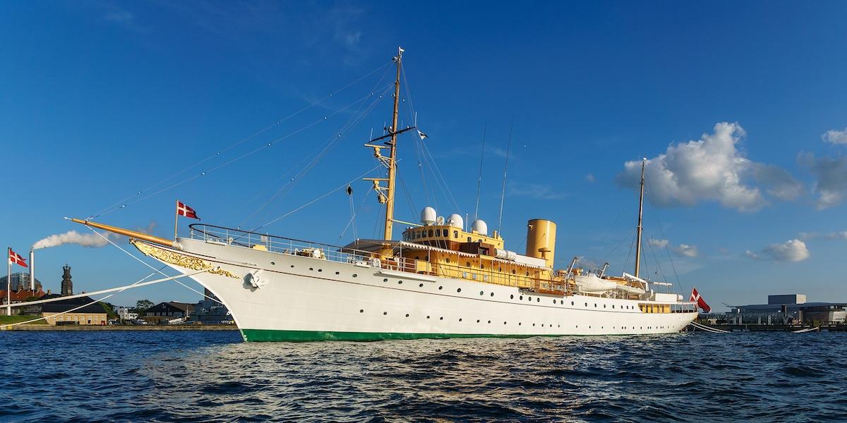 Vackert så in i Norden: Två episka superyachter