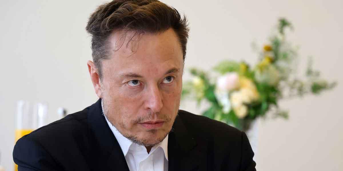Musk överväger att ta bort X i Europa