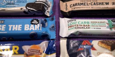 Protein- och energiebarer är fulla med sockerersättning och tillsatsämnen. En studie visar att sockerersättningen erythritol ökar risken för hjärt- kärlsjukdom