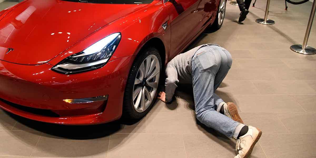Regn slog ut Tesla – ska betala 232 000
