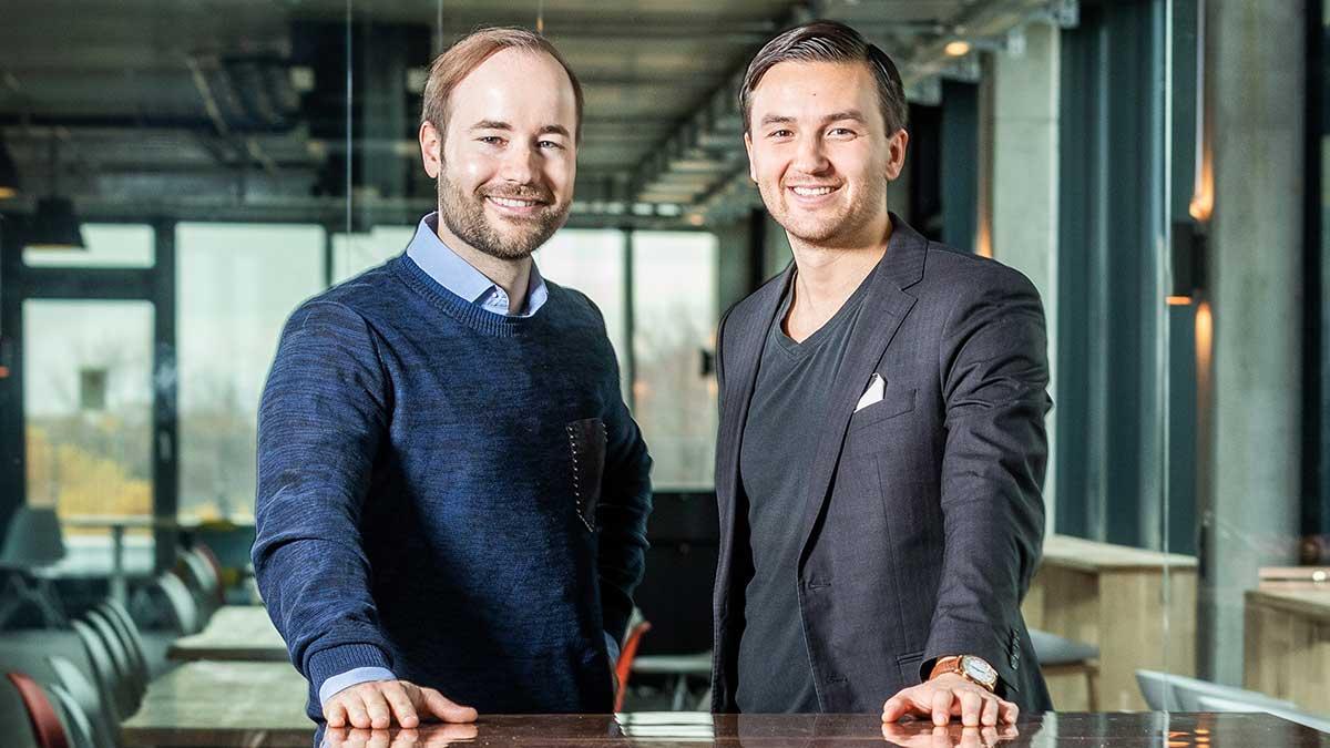Tysken Christian Gaiser (t.v i bild) ska investera 100 miljoner i svenska startups. Till sin hjälpa har han Businesspoddens ena halva