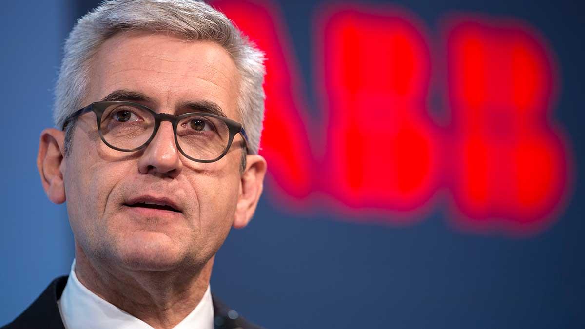 Di:s Anders Hägerstrand ställer sig också frågan om Ulrich Spiesshofer kan stanna som vd även om han lyckas genomföra en lyckad försäljning av Power Grids. (Foto: TT)