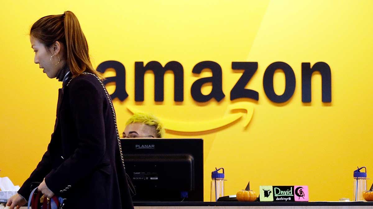 Amerikanska e-handelsbjässen Amazon uppmanar precis som svenska Spotify sina anställda att distansjobba, förutsatt att arbetsuppgifterna kan skötas hemifrån. (Foto: TT)
