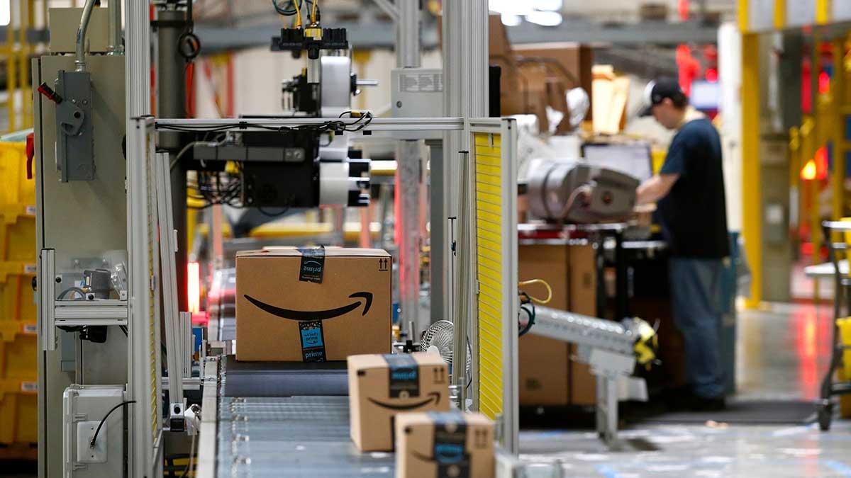 Internetjätten Amazon har börjat rekrytera personal inför en lansering i Sverige i vår