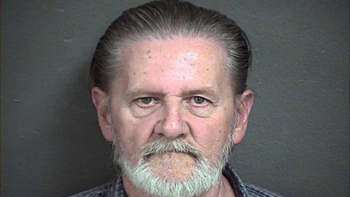 70-årige Lawrence Ripple rånade en bank i Kansas och har angett som motiv att han ville hamna i fängelset - så att han slipper vara hemma med frun. (TT)