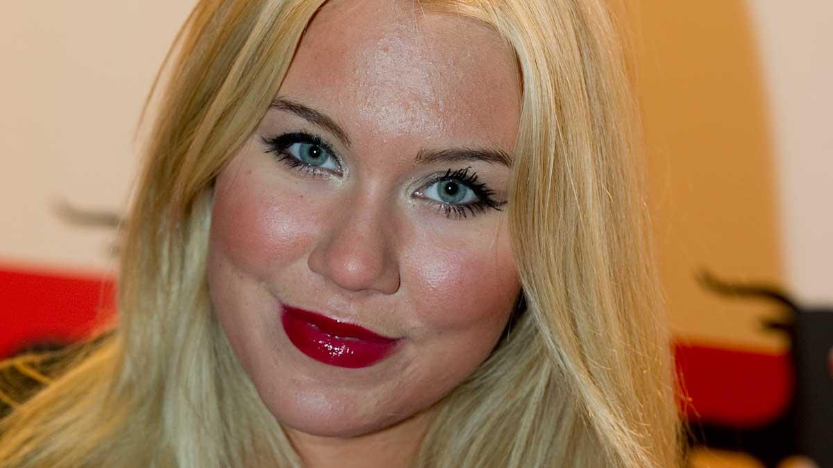 Isabella "Blondinbella" Löwengrip är en av kändisarna som investerar i startup-bolag (TT)