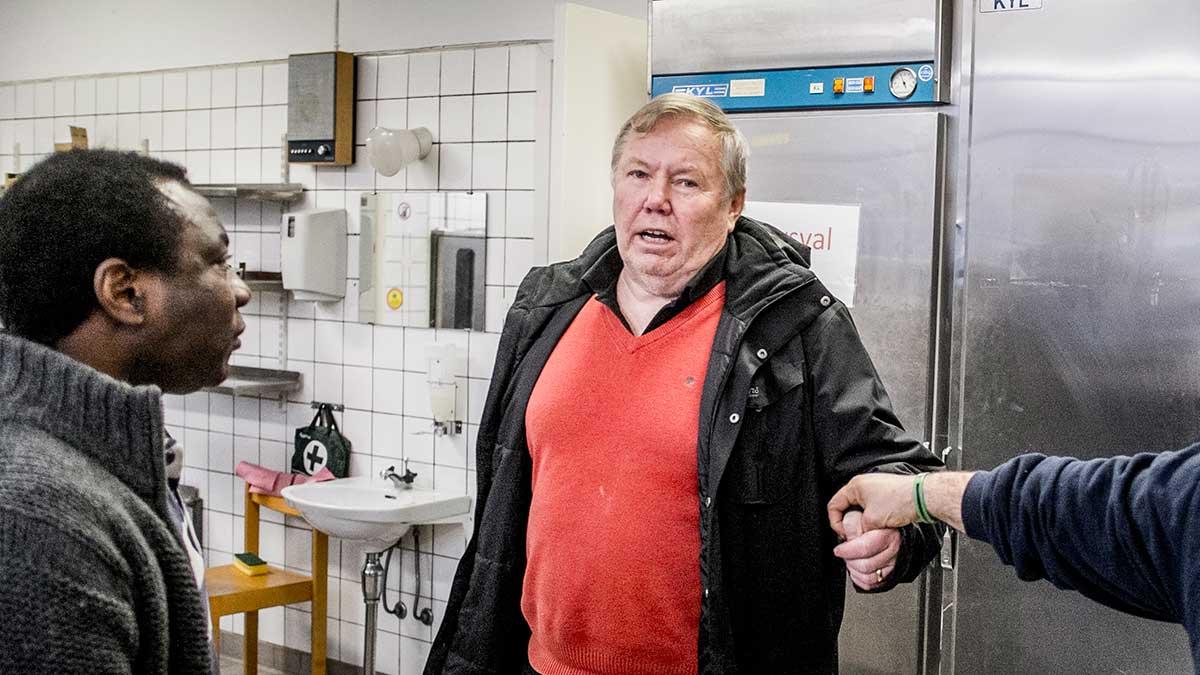 Bert Karlsson har varslat 90 procent av sina anställda på flyktingboendena