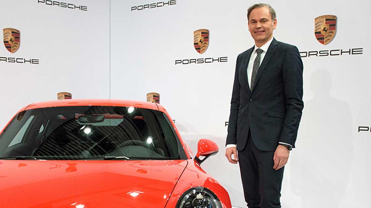 Porsches vd Oliver Blume (bilden) anser att delar av diskussionen kring utsläpp och bilproducenter är överdriven och populistisk. (Foto: TT)