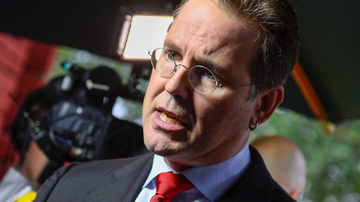 Tidigare finansminister Anders Borg (M) mister sitt arvode på en miljon kronor när han tvingas lämna uppdraget som vice ordförande i Kinnevik