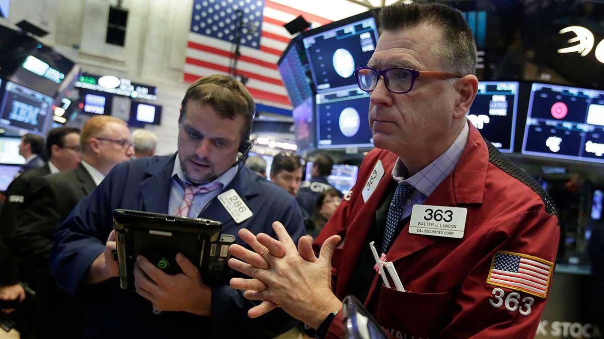 USA-börserna vände nedåt på onsdagskvällen. Bilden är från Wall Street i New York. (Foto: TT)