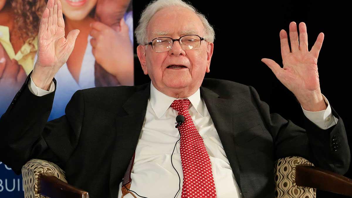 Warren Buffett lämnar sin position i IT-jätten IBM efter stora ras. (Foto: TT)