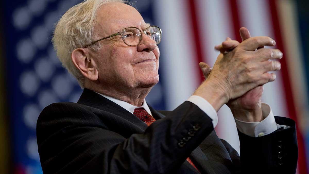 Rikingen Warren Buffett kampanjade för demokraten Hillary Clinton i USA-valet. (TT)