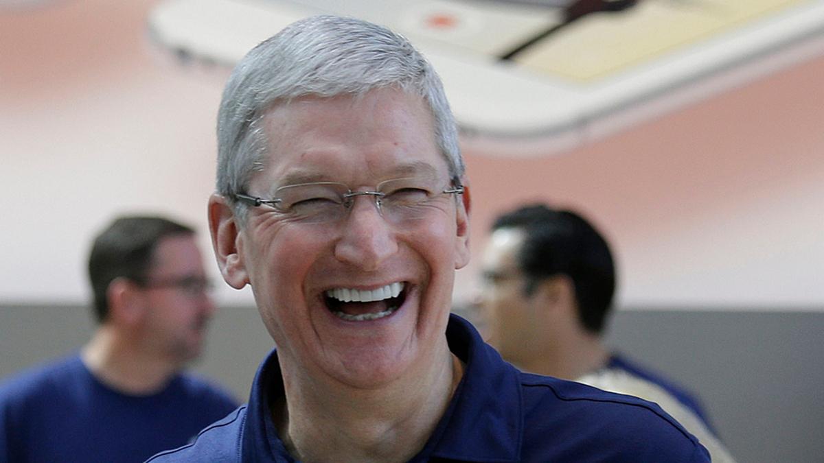 Apples vd Tim Cook har sålt aktier för 305 miljoner kronor i bolaget. (TT)