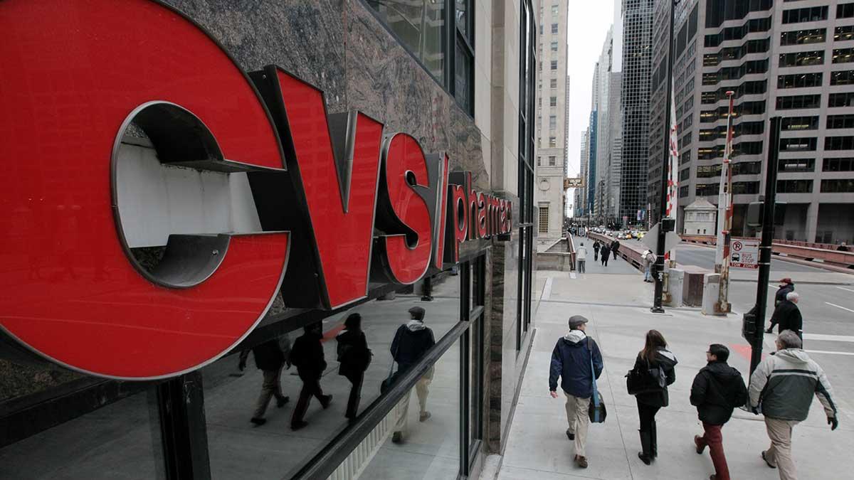 CVS är en av flera aktier med låg risk och hög utdelning som CNBC tipsar om inför börsens nedgång.