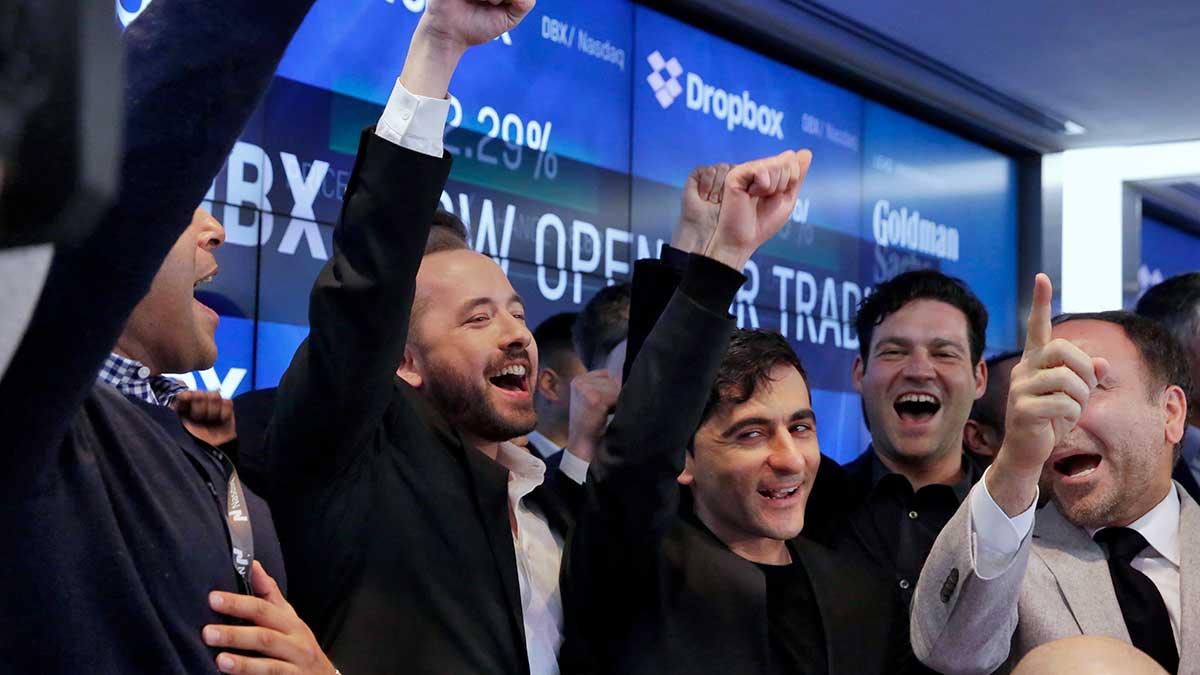 Molnlagringstjänsten Dropbox stängde 35 procent upp under fredagen i den största börsnoteringen inom techsegmentet sedan Snap. (Foto: TT)