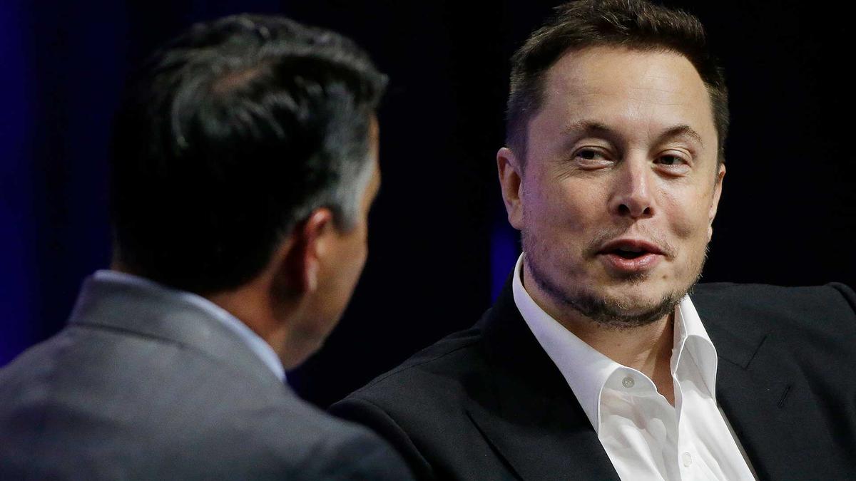 Tesla Motors kommer att ta fram en eldriven pickup. Det twittrade serieentreprenören och vd:n Elon Musk på annandagen. (Foto: TT)