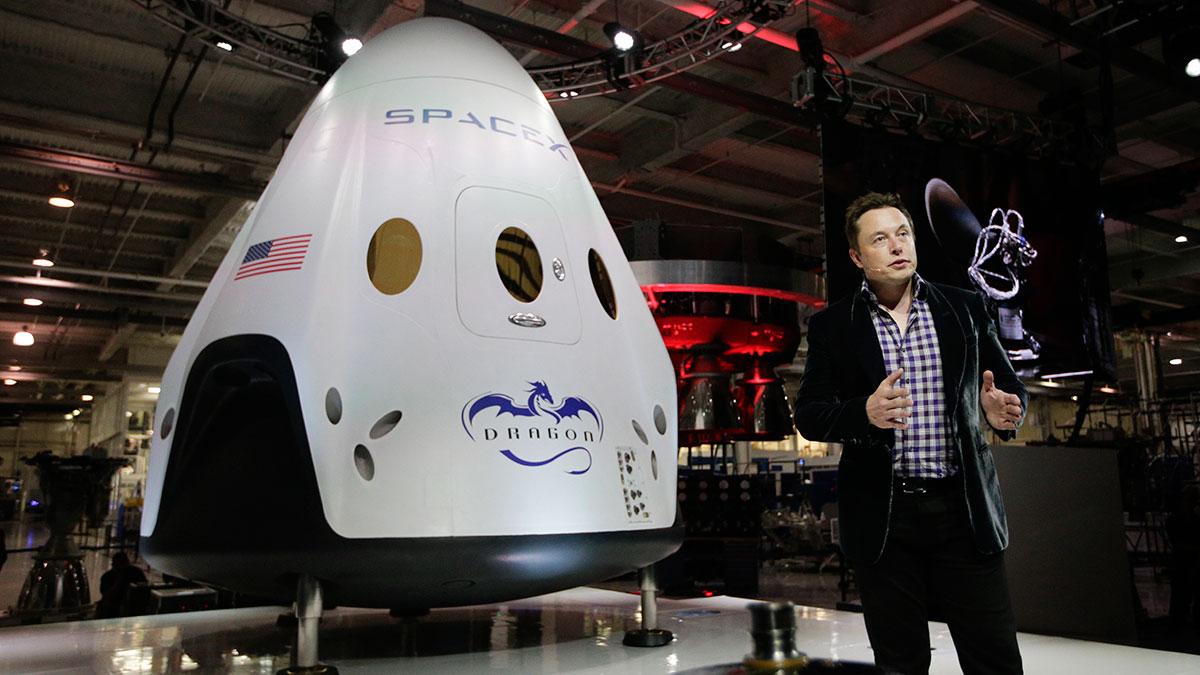 Elon Musk har högtflygande planer som sträcker sig långt ut i rymden. (Foto: TT)