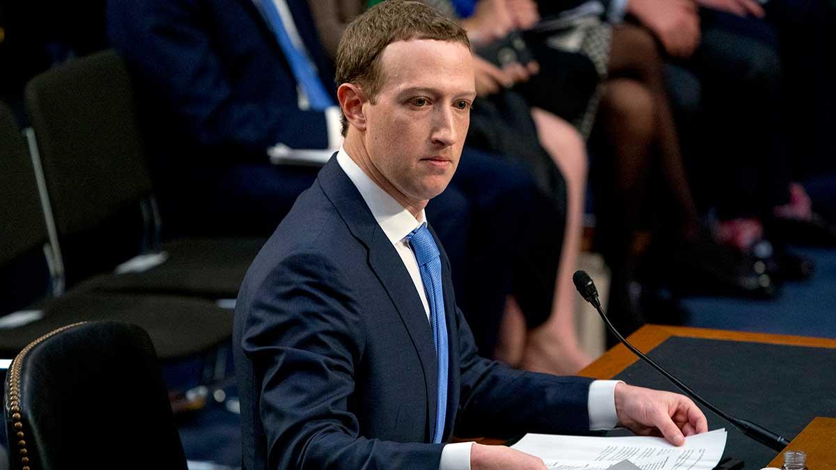Facebook riskerar amerikanska rekordböter. På bilden syns den sociala mediejättens grundare Mark Zuckerberg. (Foto: TT)