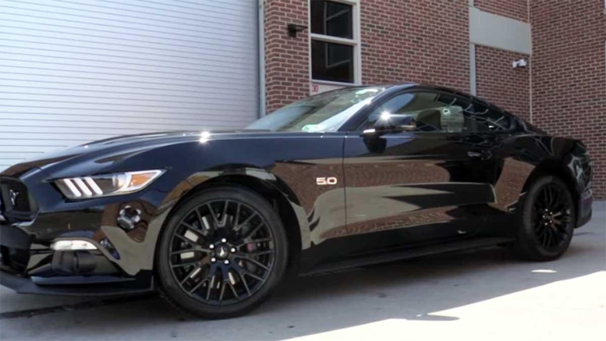 Ford Mustang GT är hotter than hell. (Skärmdump från Youtube)