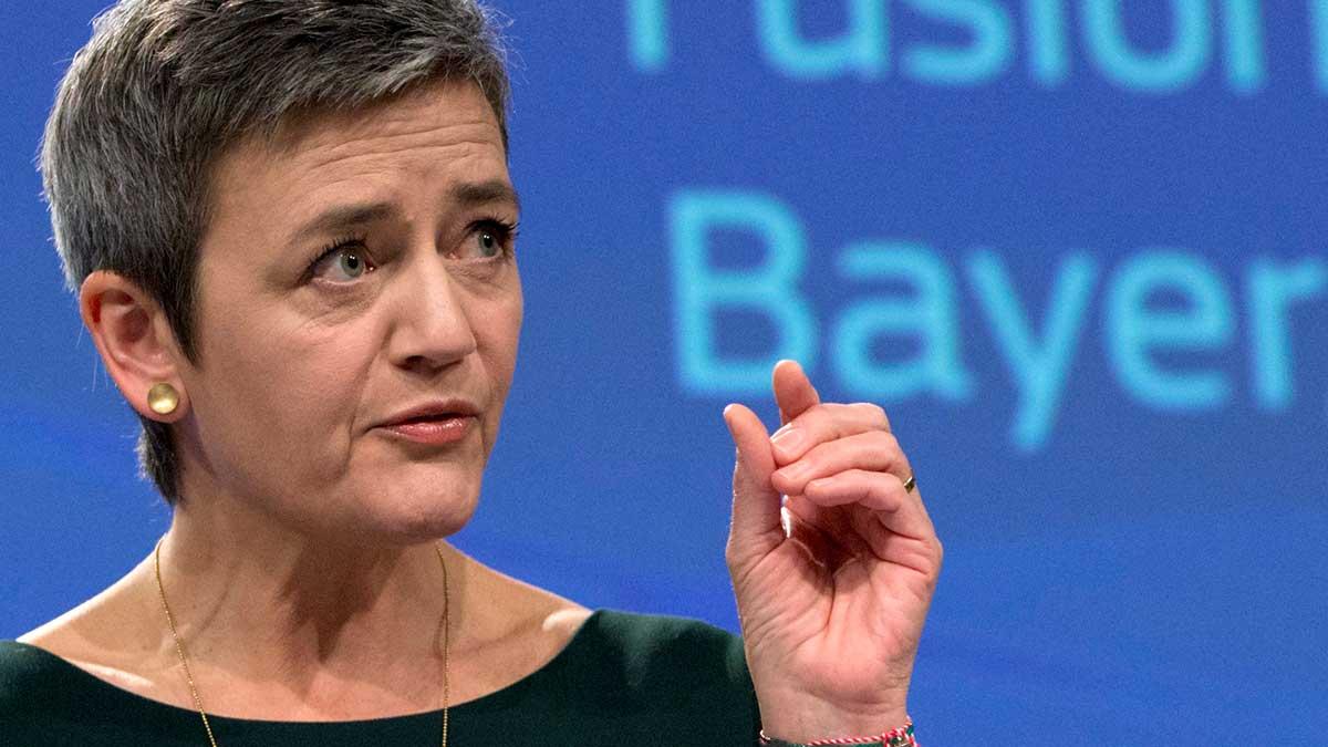 EU-kommissionären Margrethe Vestager (bilden) har undersökt Google i tre år efter klagomål om att bolaget tvingar smartphonetillverkare att installera bolagets appar. (Foto: TT)