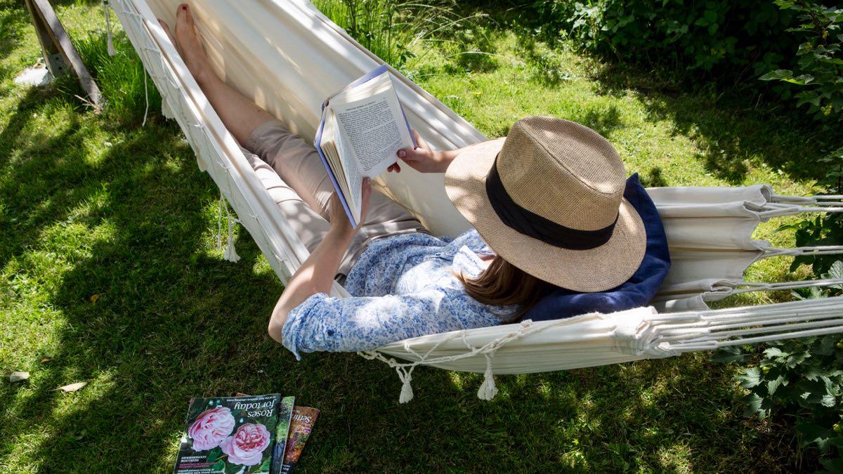 Lata sommardagar i hängmattan kan bli långtråkiga - här är tipset (Foto: TT)