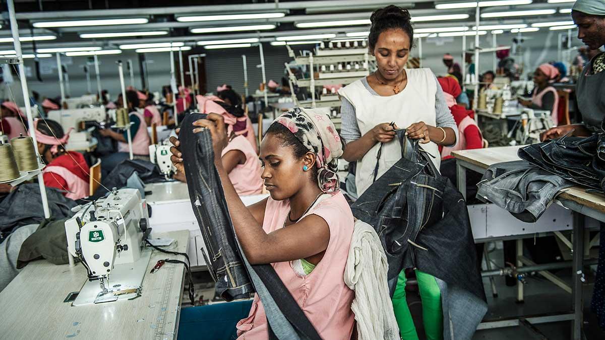 I ett inslag på SVT Nyheter uppges att textilarbetare i Etiopien får en genomsnittlig lön som motsvarar 10 svenska kronor om dagen. (Foto: TT)