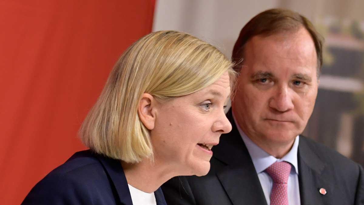 Finansminister Magdalena Andersson (S) äger inga värdepapper alls. Partikollegan och statsministern Stefan Löfven sitter däremot med alla ägg i samma korg