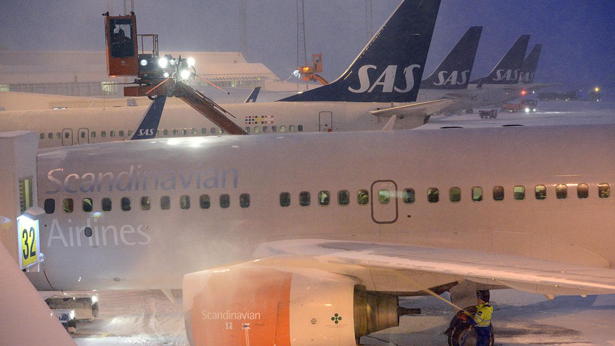 Snöovädret har gjort att i stort sett alla inrikesflyg just nu är inställda från Arlanda