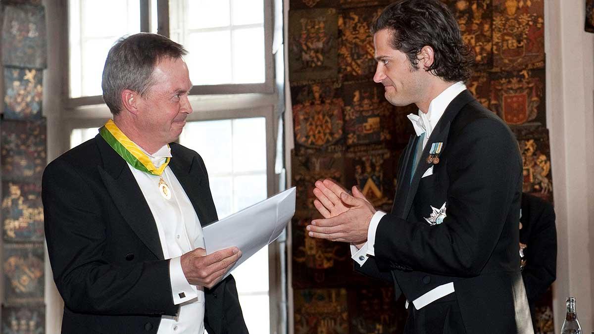 Industrimannen Karl Hedin (vänster) tilldelades 2011 Kungliga Patriotiska Sällskapets näringslivsmedalj av Prins Carl Philip. (Foto: TT)