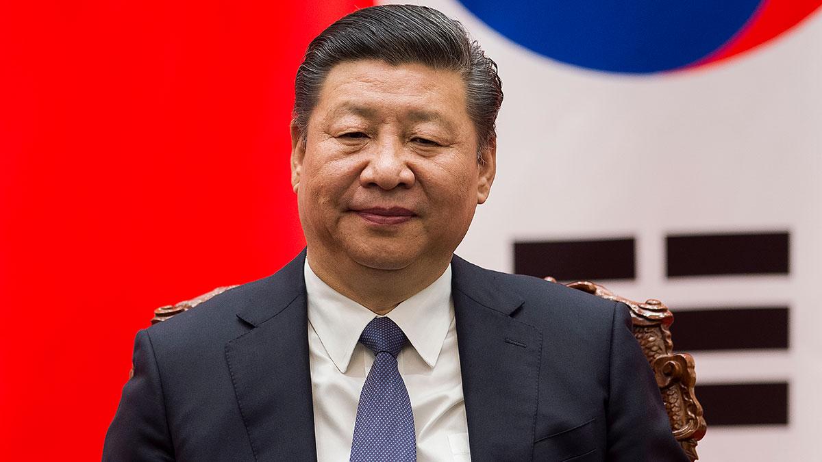Kinas president Xi Jinping kan sitta kvar livet ut enligt ett förslag på en grundlagsändring som Kinas centralkommitté nu lagt fram. (Foto: TT)