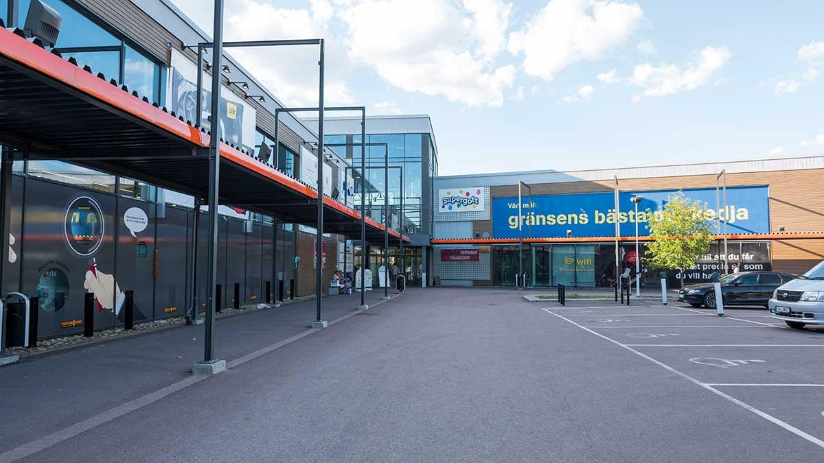 Många köpcentrum i Sverige går enligt rapporten i artikeln en nattsvart framtid till mötes. Orsaken är den framryckande e-handeln. (Foto: TT)