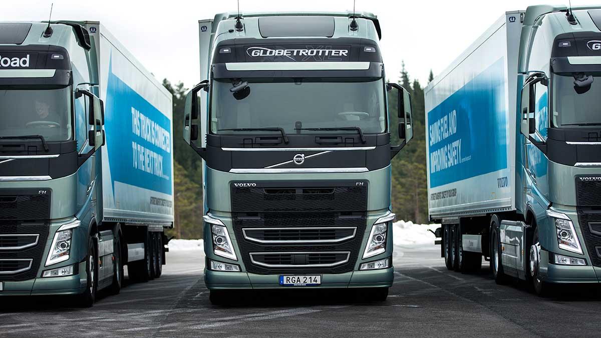 Regeringen går vidare med skärpt vinterdäckskrav på tunga fordon och avsikten är att de skärpta reglerna ska börja gälla från och med den 1 december 2019. (Foto: TT)