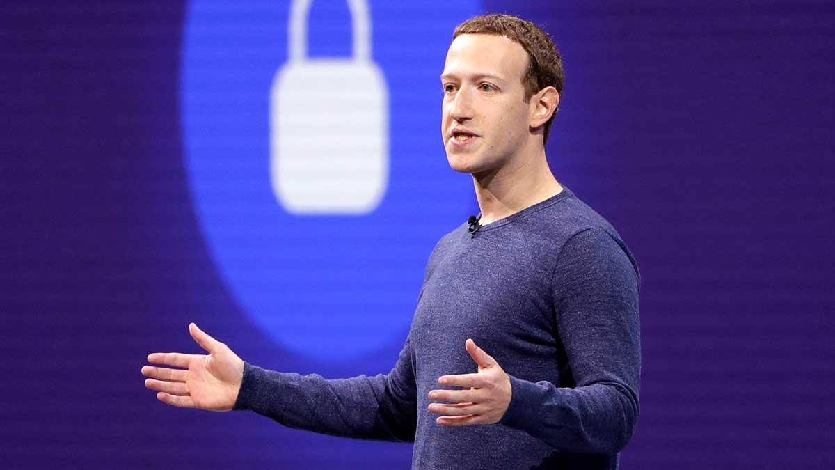 Mark Zuckerberg tillbakavisar att Facebook säljer data om användarna till annonsörer. (Foto: TT)