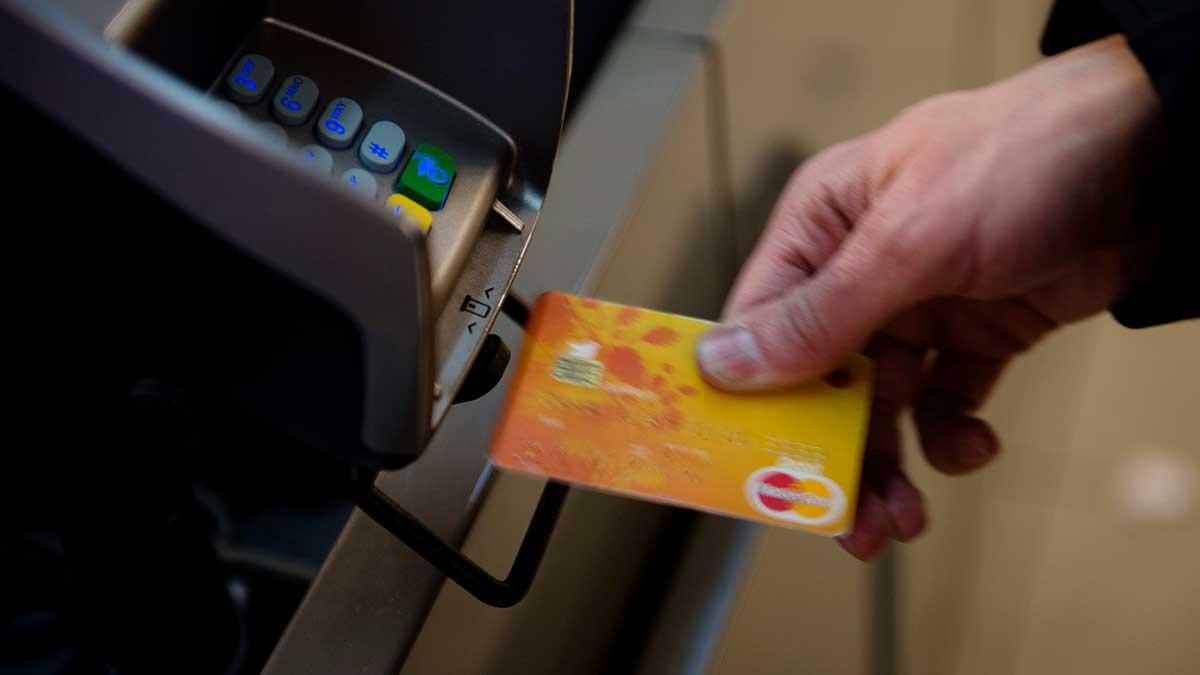 Mastercard har ett nytt patent som kan tillåta bitcoin-transaktioner på kreditkort. (Foto: TT)