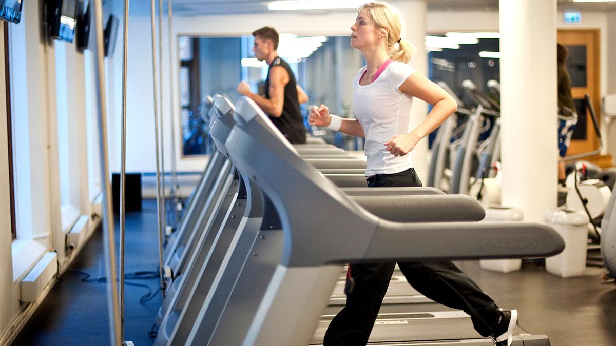 Samma mekanismer som gör att träning har en välgörande effekt på hjärnan bidrar till att motverka fetma och stärka immunförsvaret