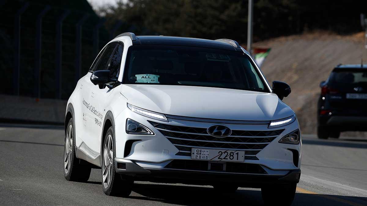 Hyundai NEXO är en uppdaterad version av Hyundai Fuel Cell och har påpassligt även teknik för autonom körning. (Foto: TT)