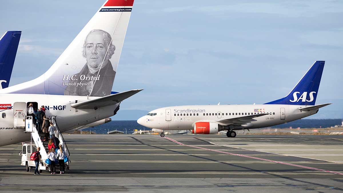 Norwegian har tecknat nytt avtal med svenska staten som innebär att flygbolaget kommer att fortsätta flyga statligt anställda på utrikes resor inom Europa och till USA. (Foto: TT)