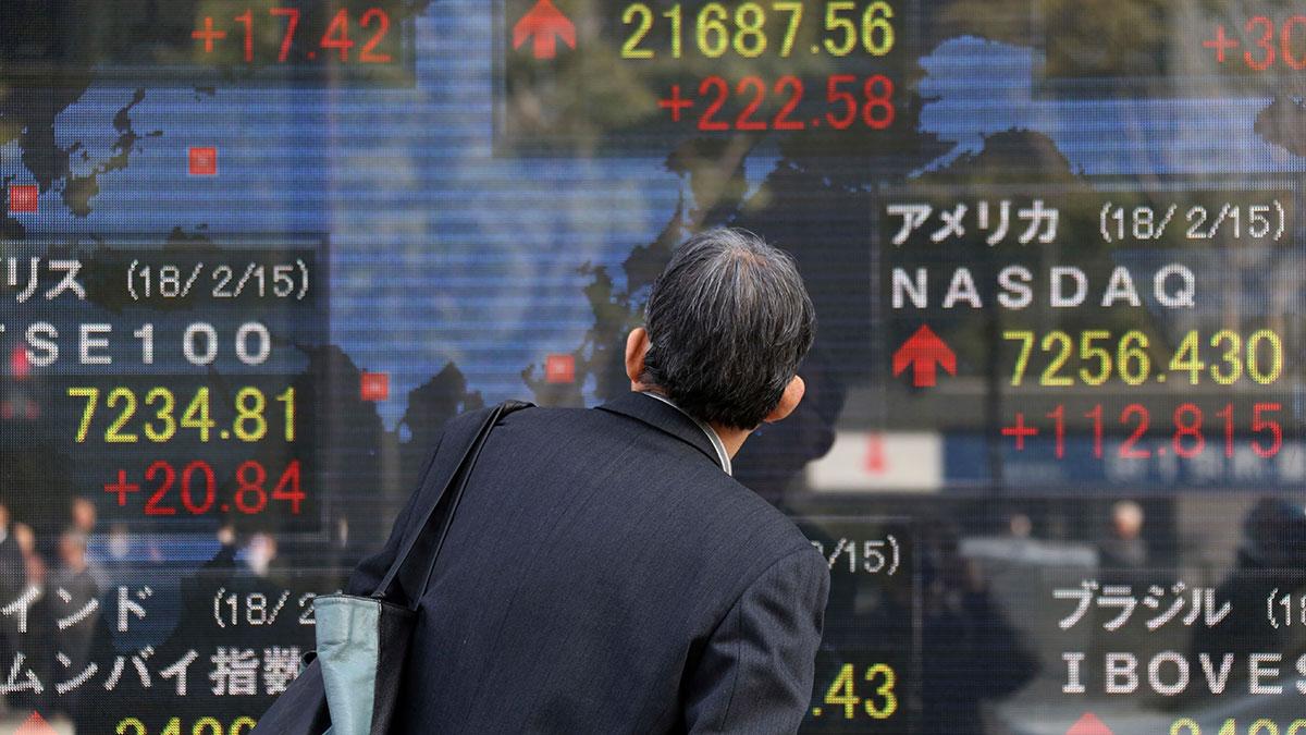 Tokyobörsen är ned medan det överlag är stigande börser i Asien på fredagsmorgonen, svensk tid. (Foto: TT)