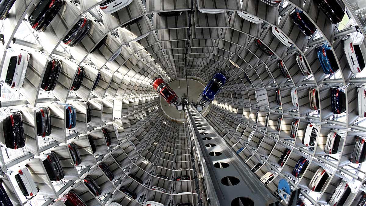 Volkswagen-chefen Oliver Schmidt har fått sju år i fängelse och böter på 400 000 dollar för utsläppsfusket