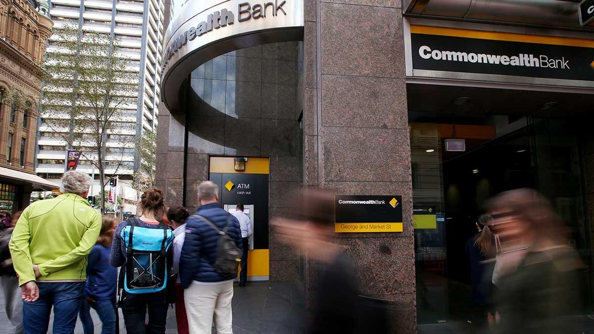 Storbanken i Australien får betala dyrt för sitt slarv med att hålla koll på misstänkta transaktioner. (Foto: TT)
